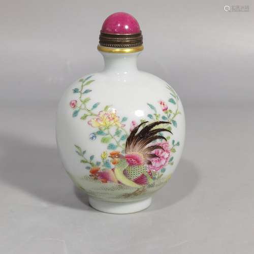 Pastel Inscribed Rooster Snuff Bottle