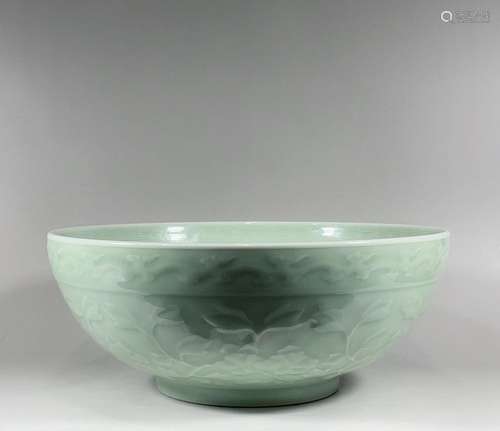 Bean Green Glaze Engraved Flower Bowl