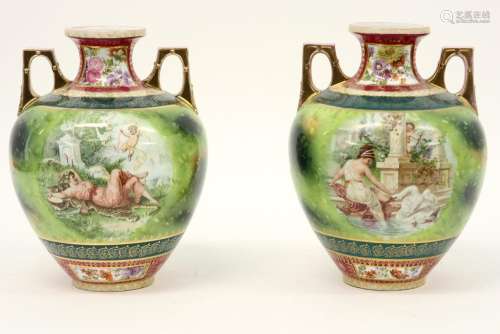 Paire de vases anciens en porcelaine viennoise mar