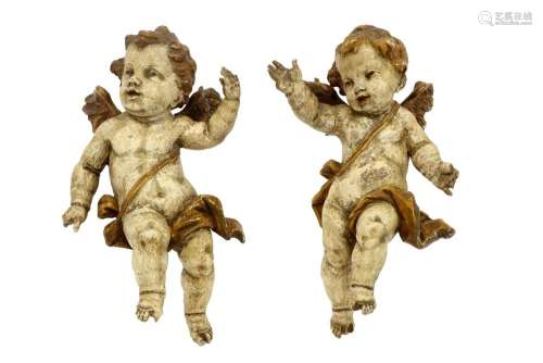 Paire de petites sculptures anciennes "Cupidon" en