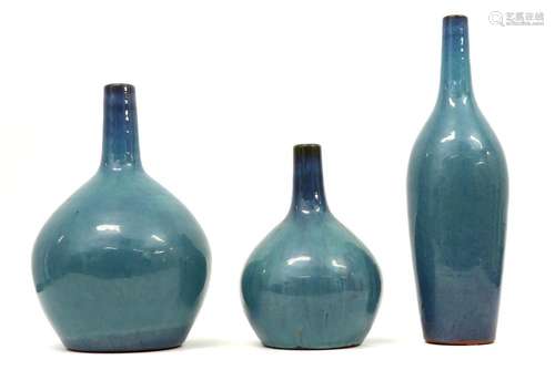 trois vases en terre vernissée||Lot de trois vases