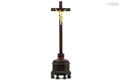 Crucifix ancien de style baroque anversois en écai