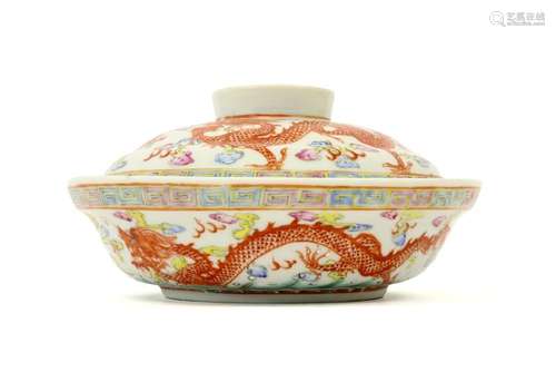 Coupe chinoise à couvercle en porcelaine marquée à