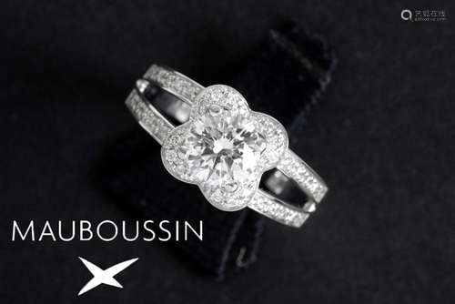 Bague signée Mauboussin en or blanc (18 carats) av