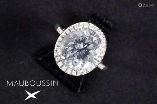 Bague marquée Mauboussin en or gris (18 carats) av