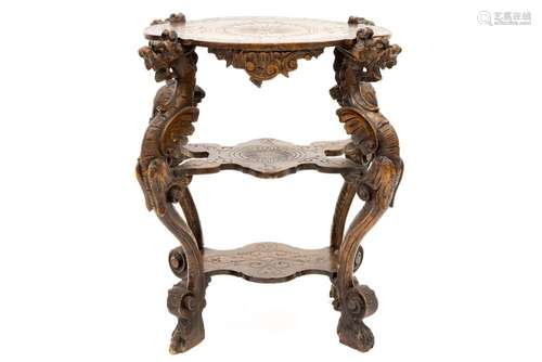 petite table d'appoint ancienne en noyer avec quat