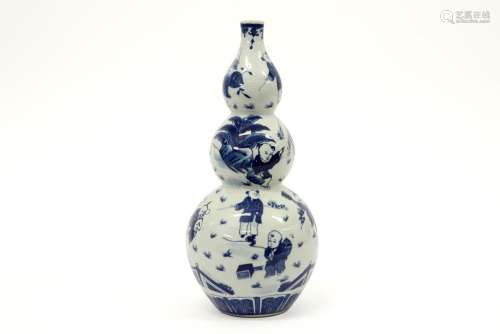 Vase chinois en forme de gourde en porcelaine marq