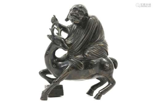 Sculpture chinoise ancienne en bronze avec un homm