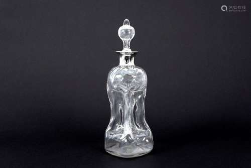 ancienne carafe anglaise en verre clair avec montu