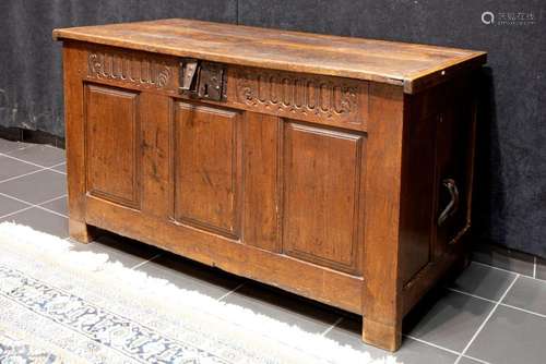 17ème/18ème siècle Commode en chêne de style Renai