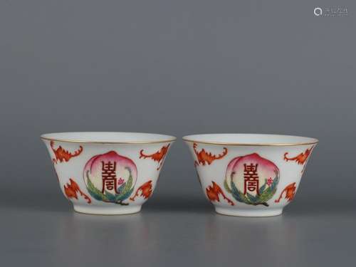 A pair of pastel cups with Fushou pattern