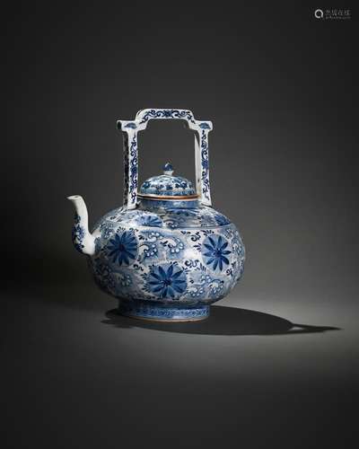 A large Chinese blue and white teapot or winepot