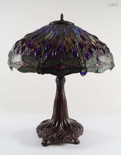 TIFFANY STYLE LEADED & STAINED-GLASS TABLE LAMP