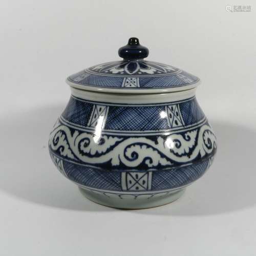 Blue and white flower pattern lid jar