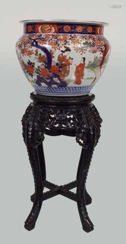 LARGE 19TH-CENTURY IMARI JARDINIERE