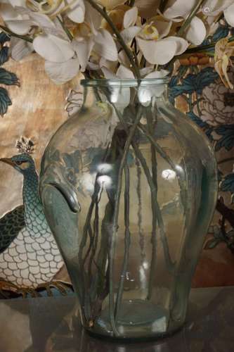 LARGE GLASS VASE OF ARTIFICIAL FLOWERS