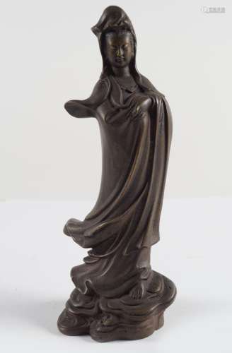 CHINESE EARLY 20TH-CENTURY BRONZE GUANYIN