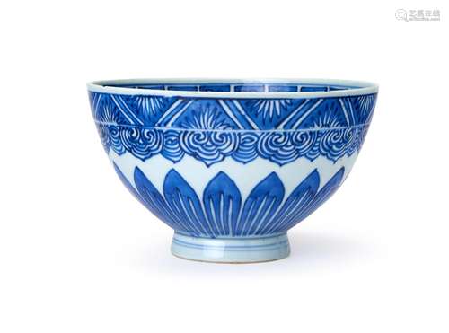 A CHINESE BLUE & WHITE BOWL, KANGXI PERIOD (1662-1722)