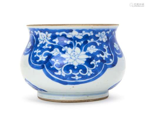A CHINESE BLUE & WHITE CENSER, KANGXI PERIOD (1662-1772)
