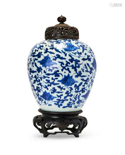 A CHINESE BLUE & WHITE LIDDED JAR, CHONGZHEN (1627-1644)