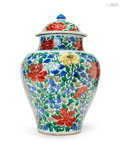 A CHINESE WUCAI LIDDED VASE, SHUNZHI (1644-1661)