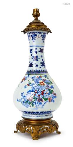 A CHINESE VASE, 18TH CENTURY, QING DYNASTY (1644-1911)
