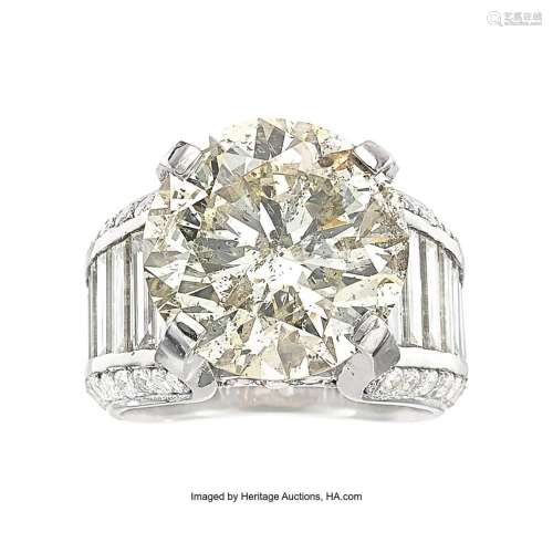 Diamond, Platinum Ring Stones: Round brilliant-cut diamond w...