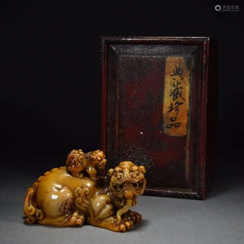 Tian Huangshi Furnace Ornament with Son, Mother and Animal C...