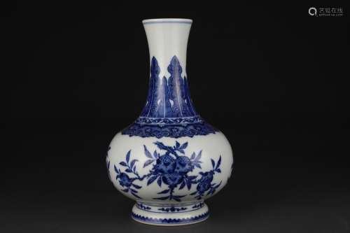 Blue and white pomegranate vase