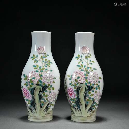 A pair of pastel travertine floral poetry olive vases