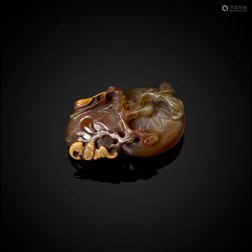 CARVED AGATE 'PERSIMMONS' PAPERWEIGHT QING DYNASTY, 19TH CEN...