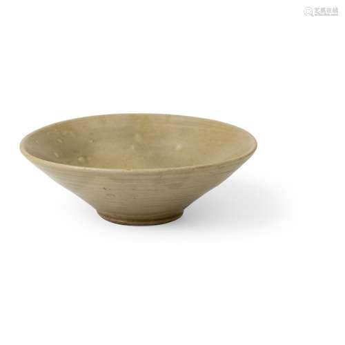 YUE CELADON-GLAZED TEA BOWL TANG DYNASTY