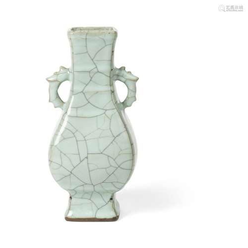 GUAN-TYPE CRACKLE-GLAZED 'HU' VASE QING DYNASTY, 18TH-19TH C...