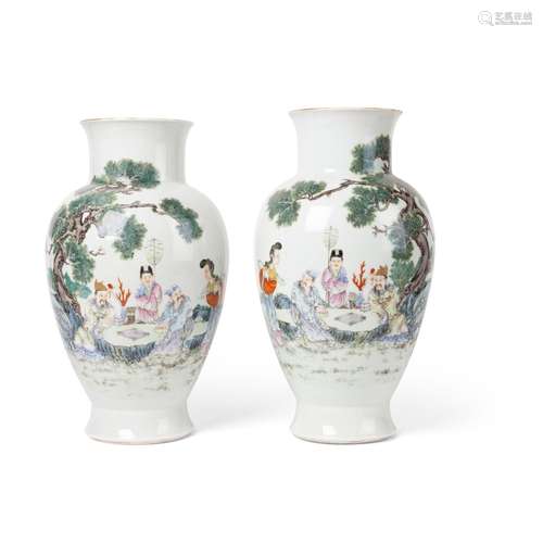 NEAR PAIR OF FAMILLE ROSE VASES QING DYNASTY, 19TH CENTURY