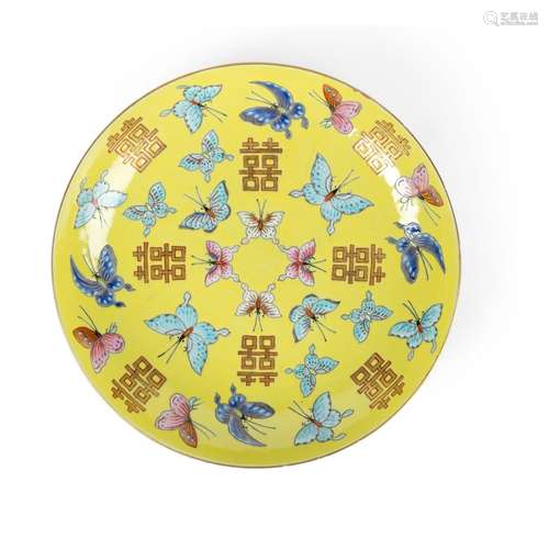 YELLOW-GROUND FAMILLE ROSE 'DOUBLE-HAPPINESS' DISH TONGZHI M...