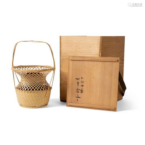 TANABE CHIKUUNSAI II (1910-2000) FLOWER BASKET, SHOWA PERIOD...