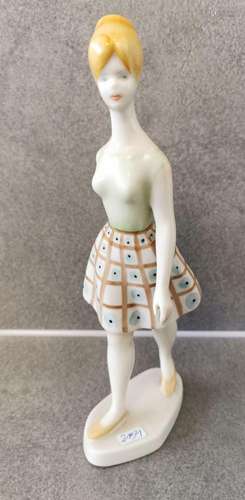 PORCELAIN FIGURE "YOUNG WOMAN"