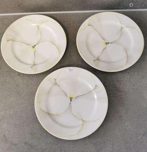 3 TAITÙ PLATES