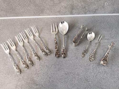 SET OF CUTLERY PARTS -11 PIECES