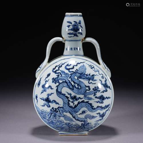 A blue and white 'drgaon' vase