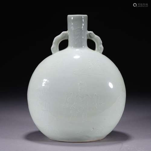 A white glazed moonflask