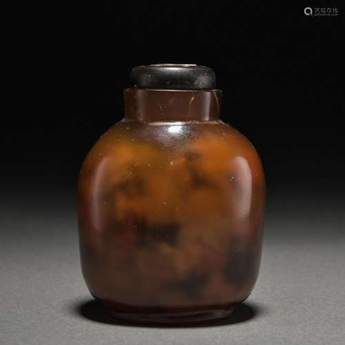 An agate snuff bottle