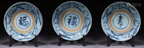 A set of blue and white 'Fu Lu Shou' dish