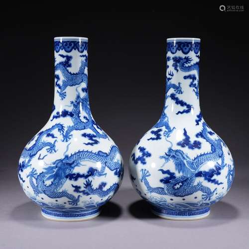 A pair of blue and white 'drgaon' globular vase