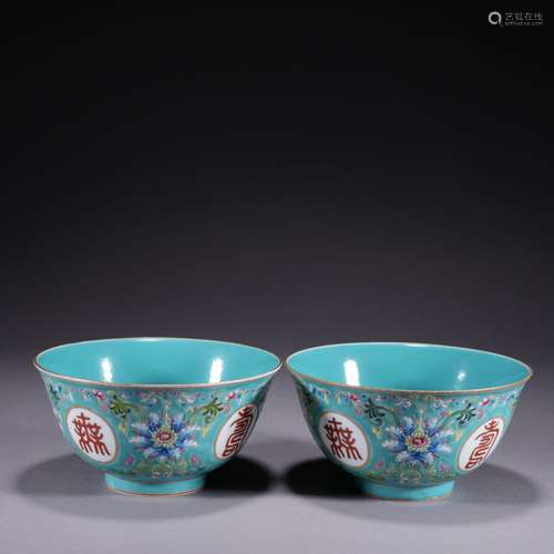 A pair of famille-rose 'floral' bowl