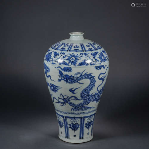 Before the Ming Dynasty, a blue and white plum vase with dra...