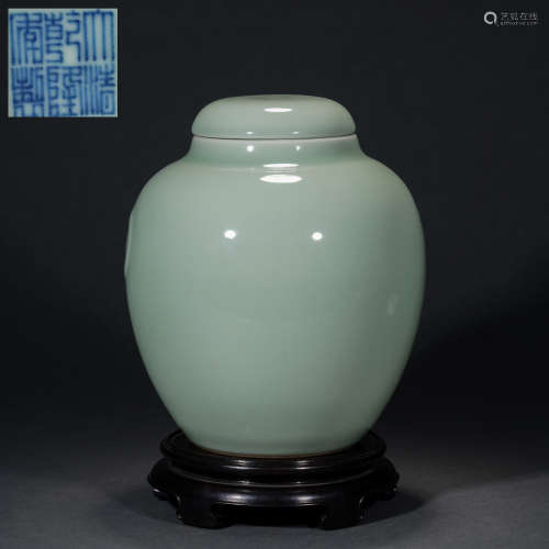 Qing Dynasty Bean Green Glazed Jars