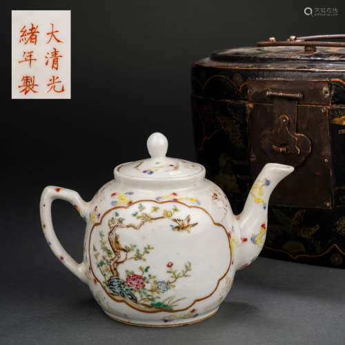 Qing Dynasty A Handy Pot Inlaid Lacquer Gold Painted Box