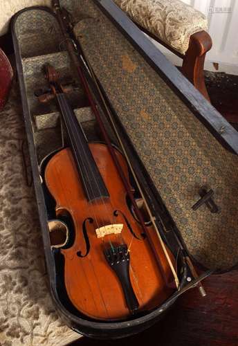 CASED FRENCH VIOLIN