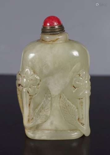 CHINESE QING CELADON JADE SNUFF BOTTLE